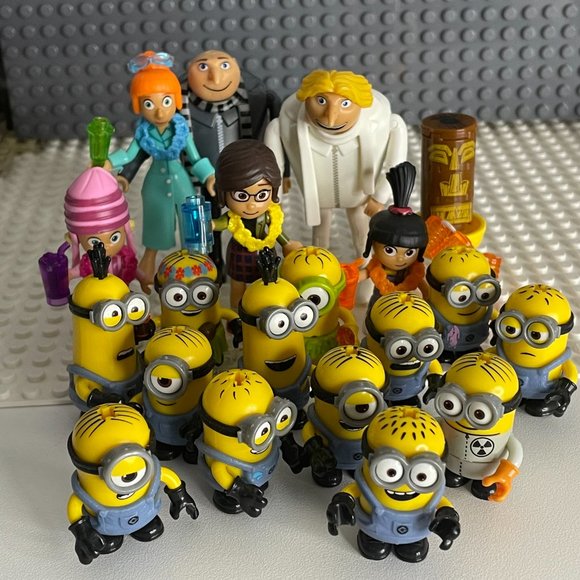 Mega Construx Despicable Me 3 Family Luau Party and Friends - Picture 1 of 8